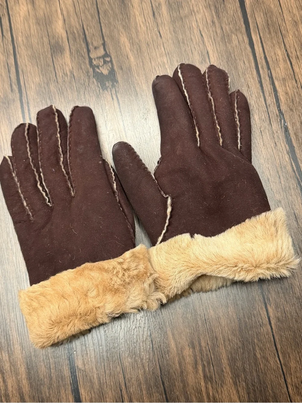 Vintage leather gloves